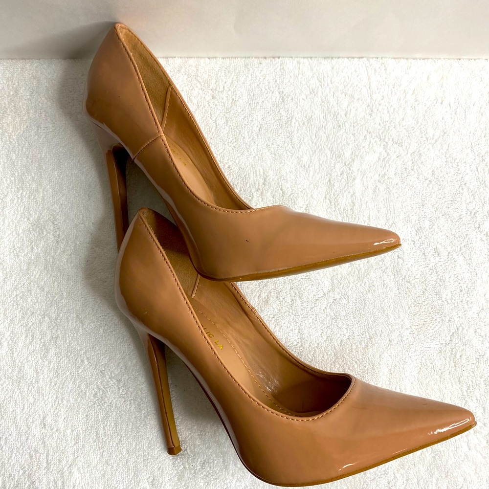 Shoe Republic LA
Paltrow Taupe Patent Leather Pumps/great con/Size 7.5 4.5 inch